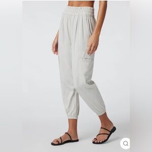 Vuori Villa Cargo Jogger in Suede (Light Cream) Relaxed Fit Pants women XL NWT